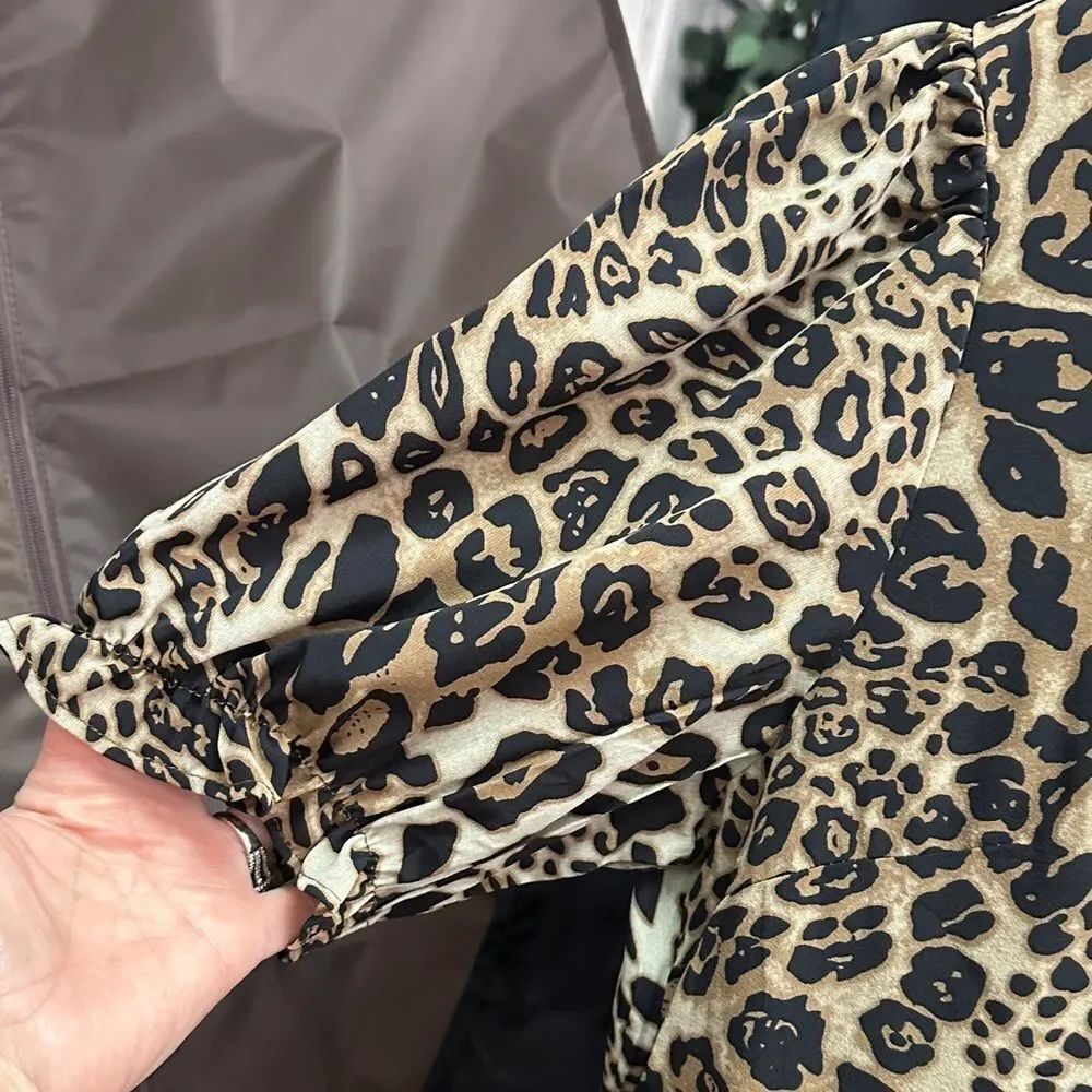 Chic Leopard Print Maxi Dress - Picture 3 of 4